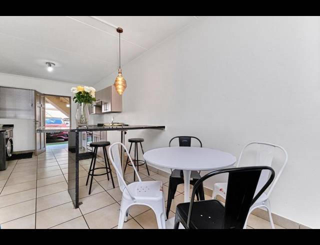 3 BEDROOM TOWNHOUSE FOR SALE IN SANDTON CENTRAL